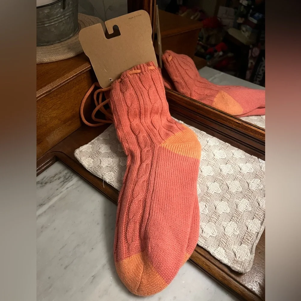 LL BEAN Maine Winter Socks‎ Cable Knit with Decorative Pom Poms Orange Wms L-XL